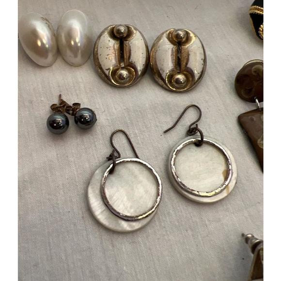 Lot Of 12 Vintage Ear Rings Various kinds and styles Jewelry Clip Ons - Picture 4 of 6